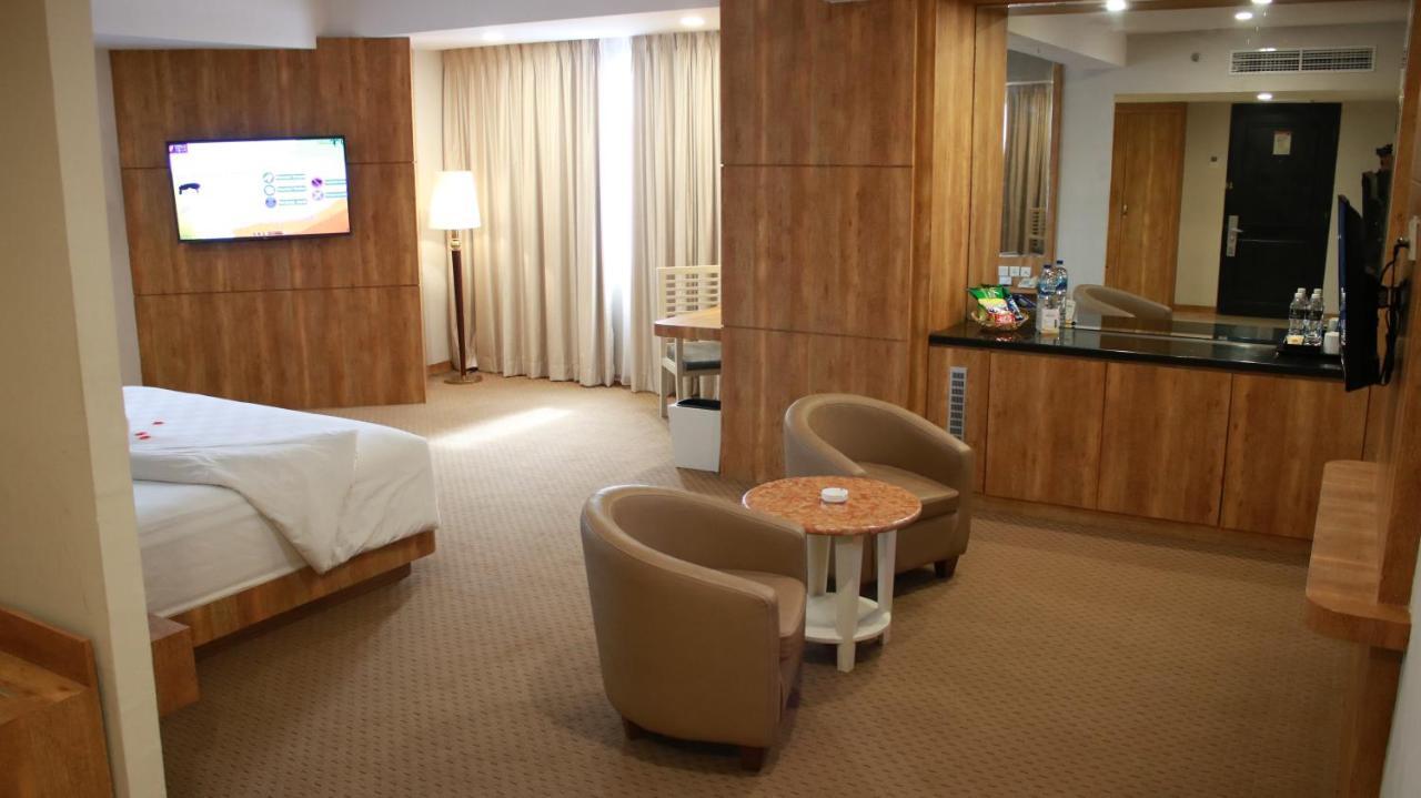 Beverly Hotel Batam Nagoya Ngoại thất bức ảnh