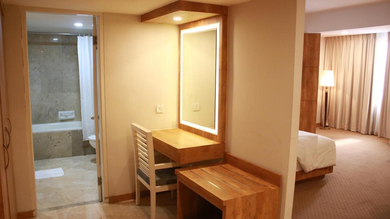 Beverly Hotel Batam Nagoya Ngoại thất bức ảnh