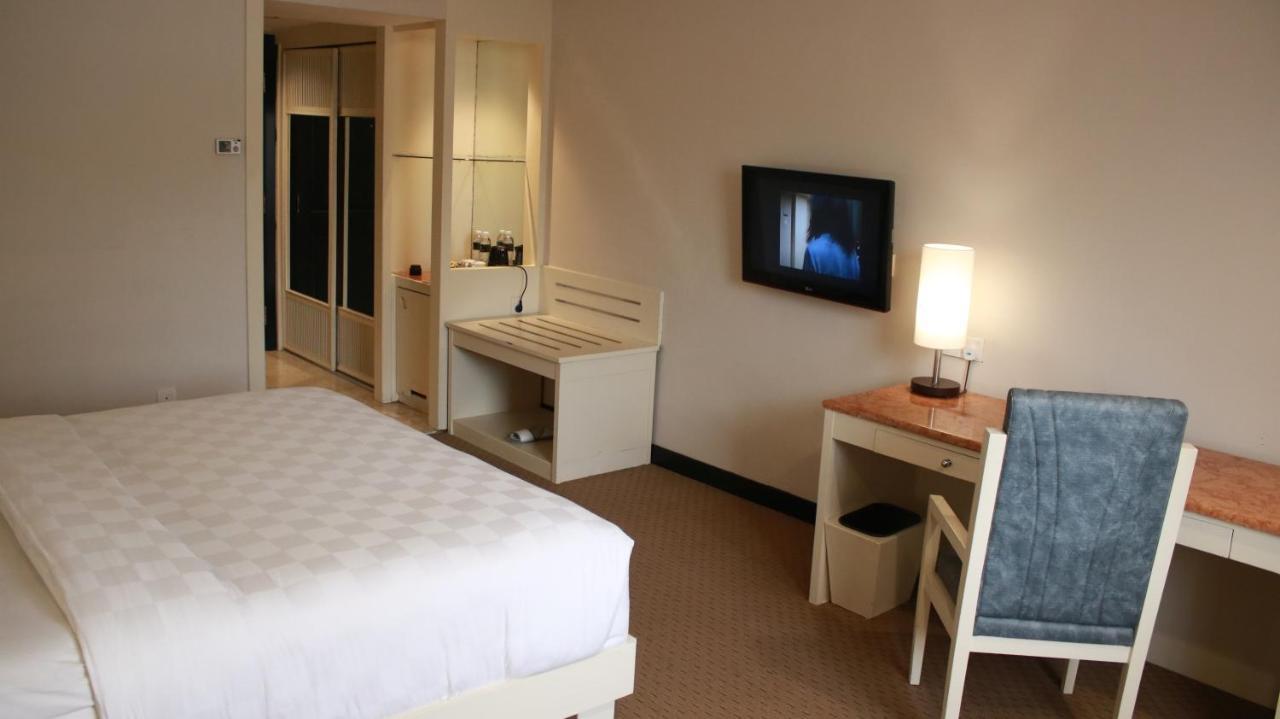 Beverly Hotel Batam Nagoya Ngoại thất bức ảnh