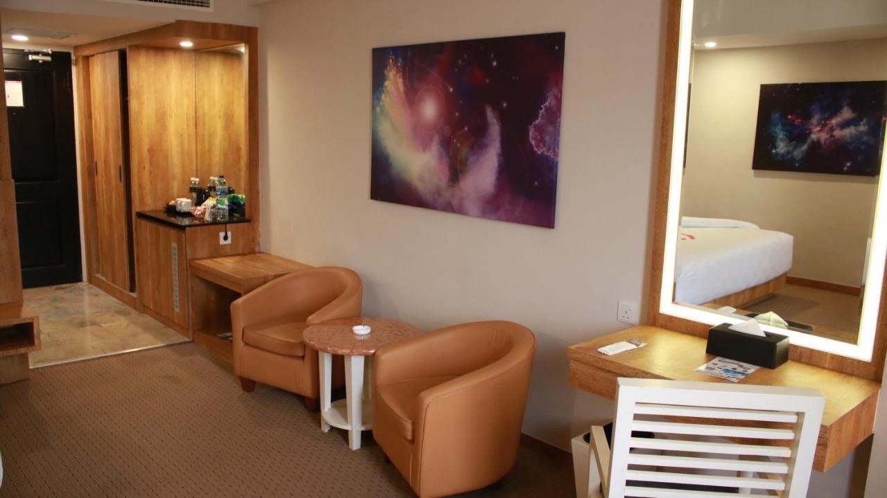 Beverly Hotel Batam Nagoya Ngoại thất bức ảnh