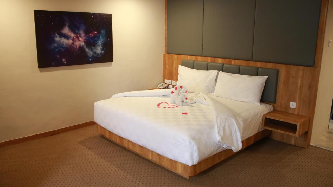 Beverly Hotel Batam Nagoya Ngoại thất bức ảnh