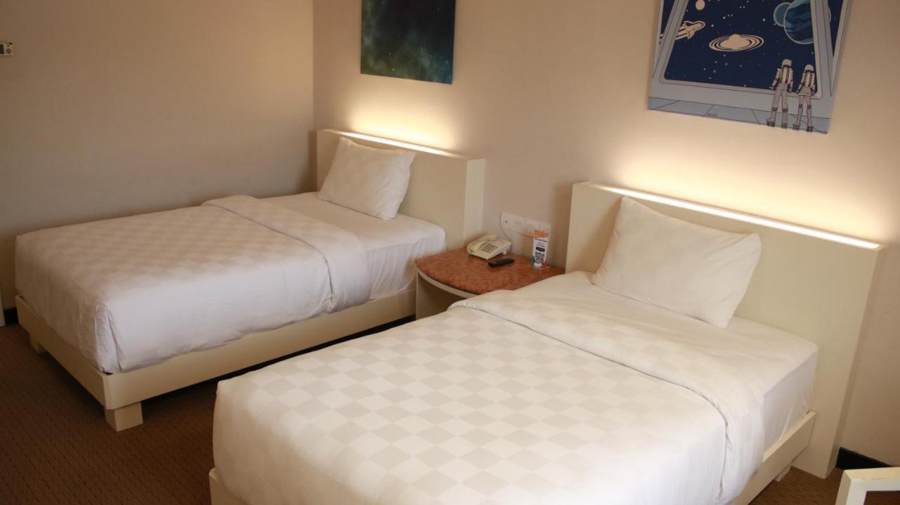 Beverly Hotel Batam Nagoya Ngoại thất bức ảnh