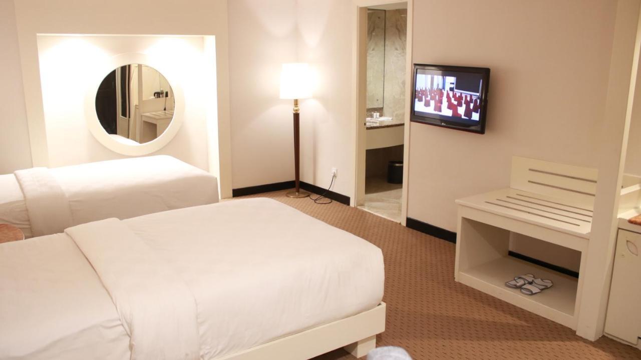 Beverly Hotel Batam Nagoya Ngoại thất bức ảnh