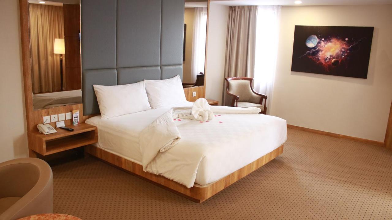 Beverly Hotel Batam Nagoya Ngoại thất bức ảnh