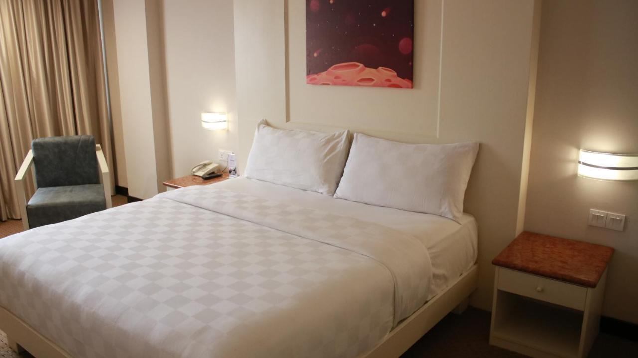 Beverly Hotel Batam Nagoya Ngoại thất bức ảnh