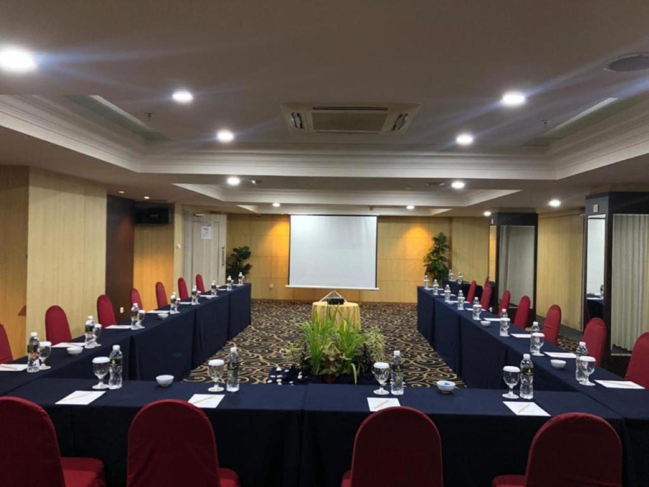 Beverly Hotel Batam Nagoya Ngoại thất bức ảnh