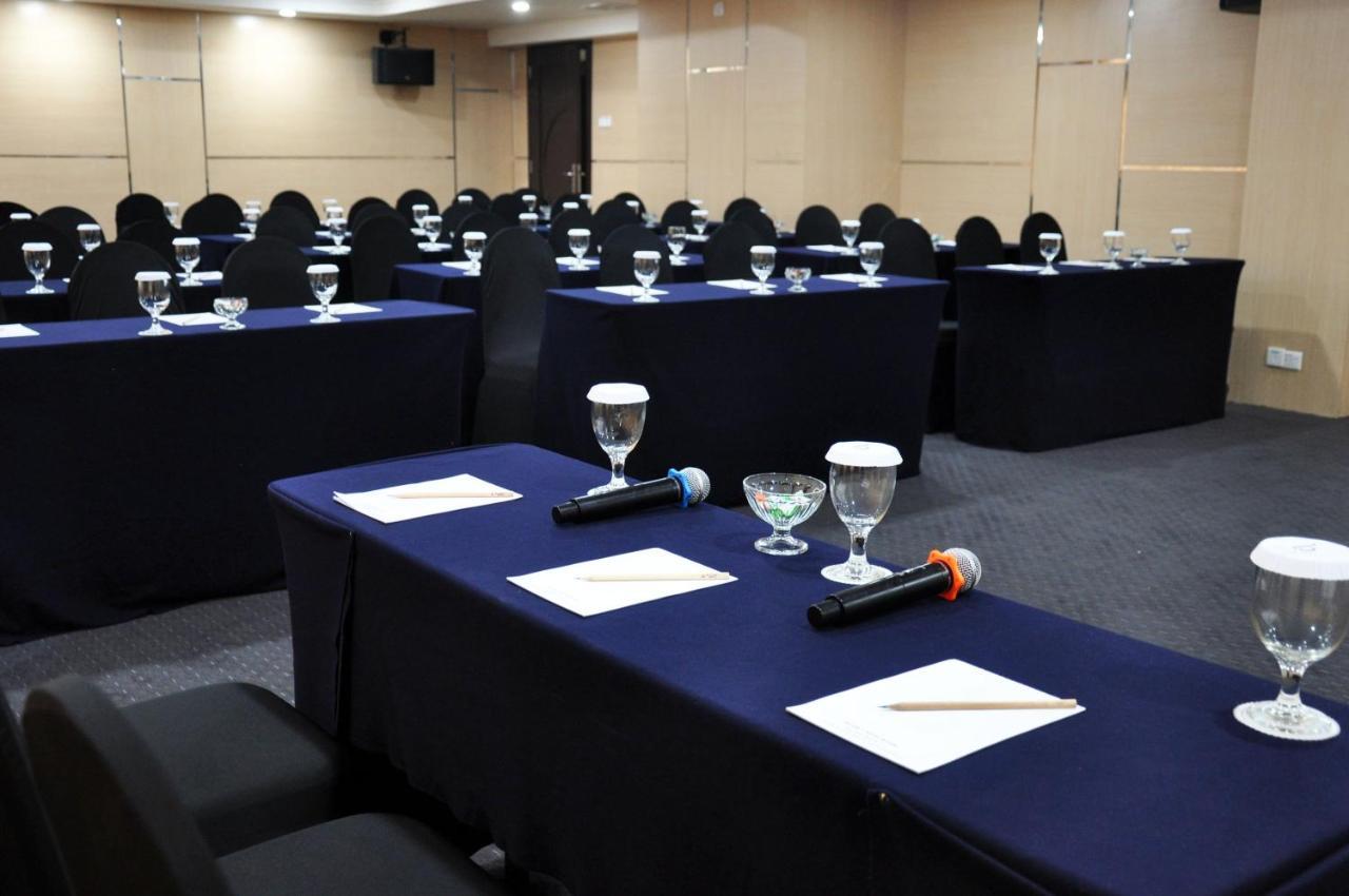 Beverly Hotel Batam Nagoya Ngoại thất bức ảnh