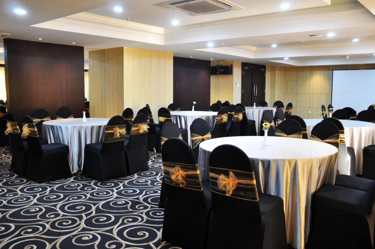 Beverly Hotel Batam Nagoya Ngoại thất bức ảnh