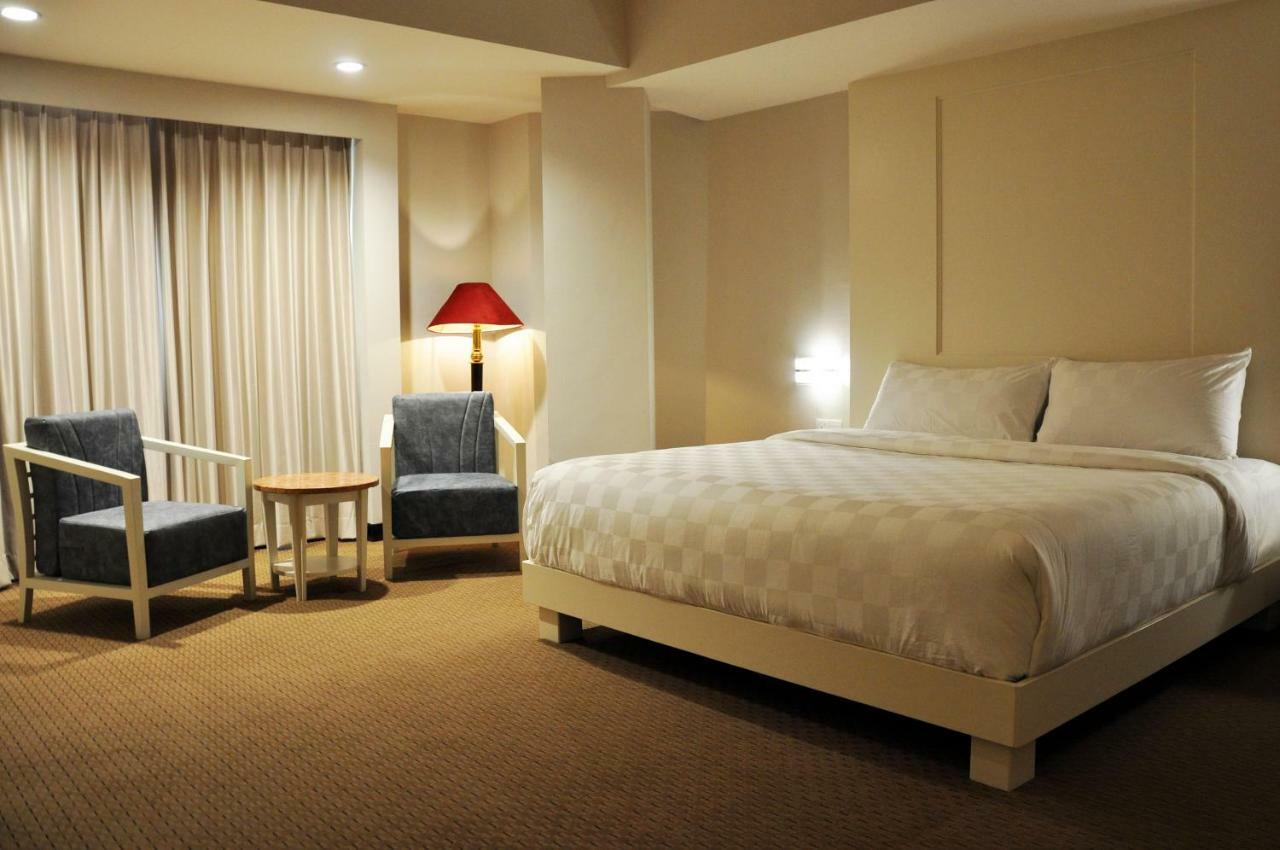 Beverly Hotel Batam Nagoya Ngoại thất bức ảnh